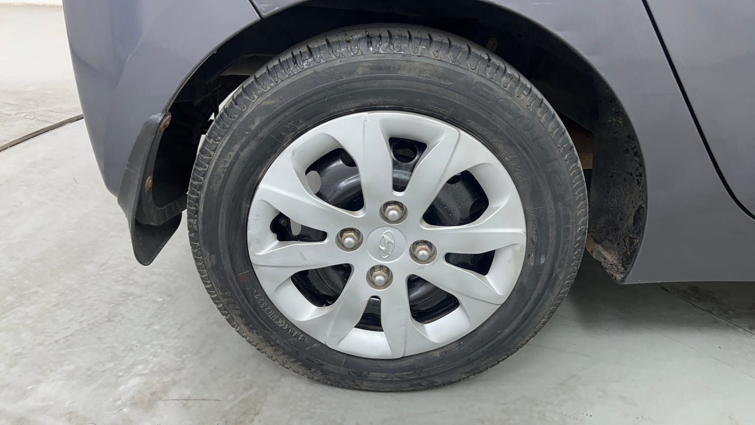 Used 2016 Hyundai Eon Magna + Petrol Manual tyres RIGHT REAR TYRE RIM VIEW