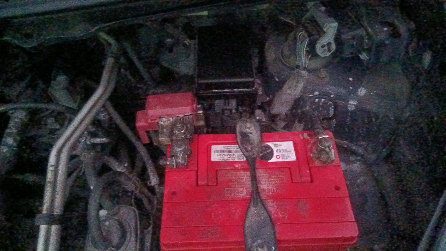 Used 2012 Maruti Suzuki Wagon R 1.0 VXi Petrol Manual engine ENGINE LEFT SIDE HINGE & APRON VIEW