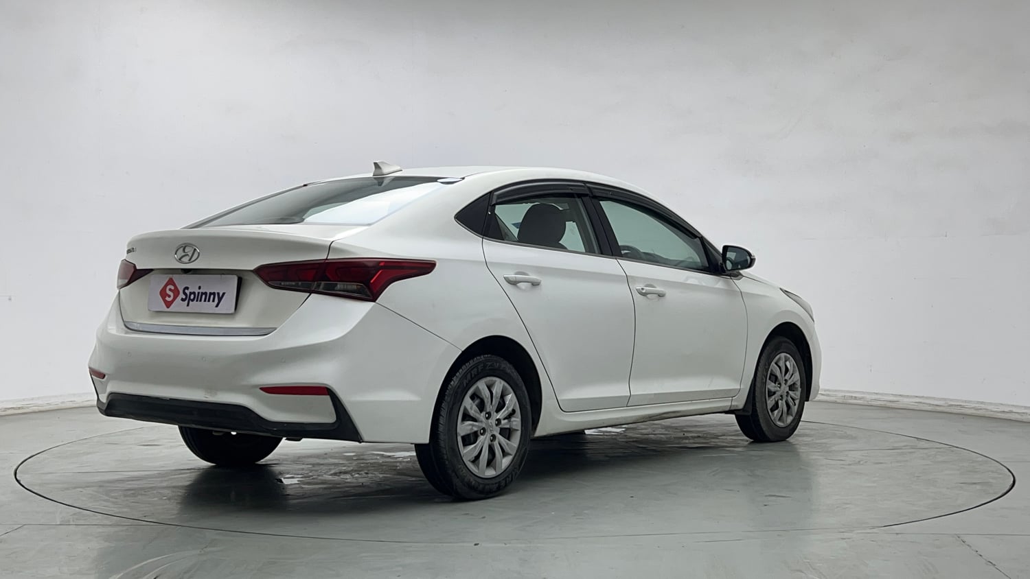 Used 2019 Hyundai Verna 1.4 VTVT EX Petrol+cng(outside fitted) Cng Manual exterior RIGHT REAR CORNER VIEW