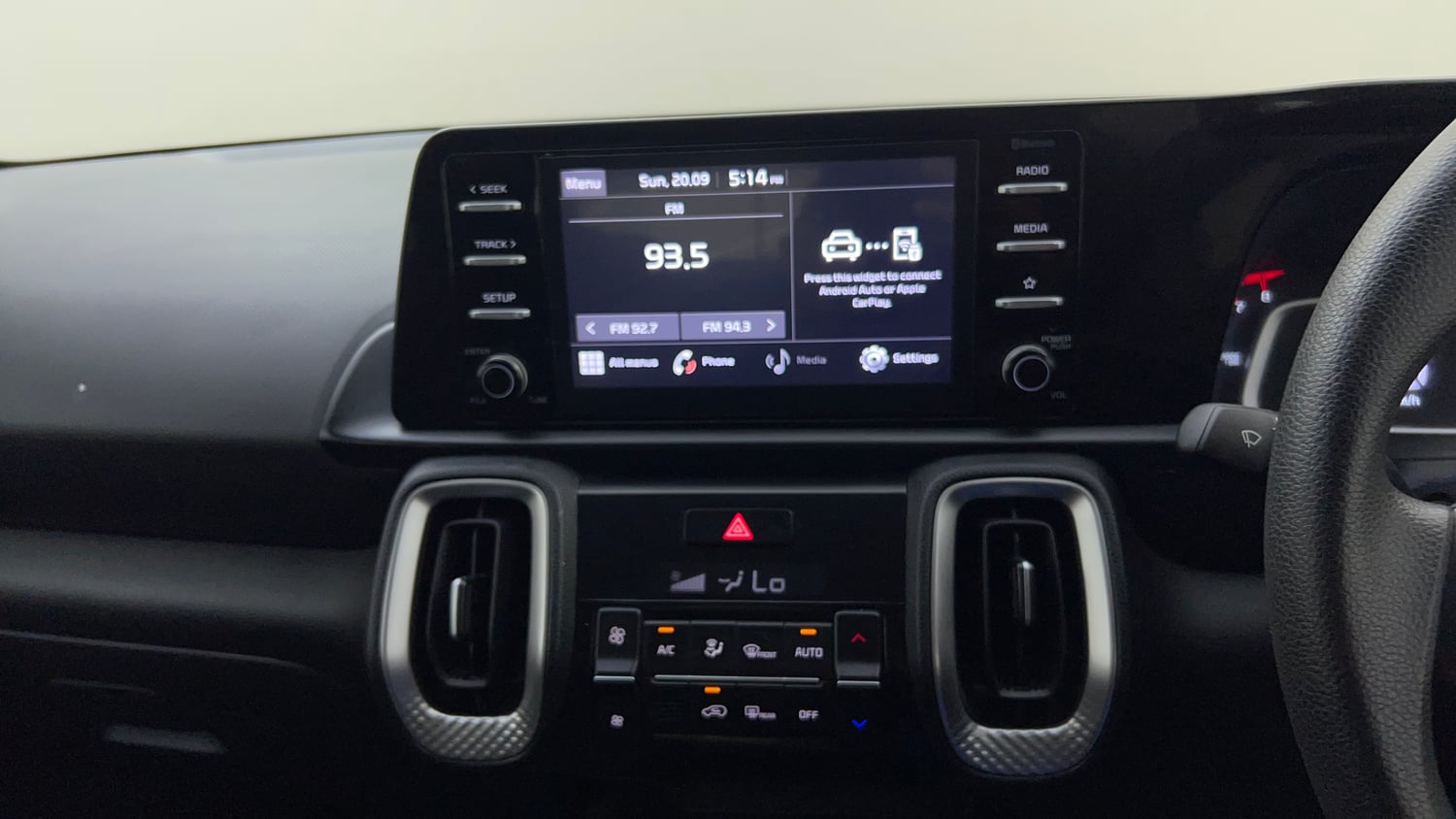 Used 2022 Kia Sonet HTK Plus 1.2 Petrol Manual top_features Touch screen infotainment system