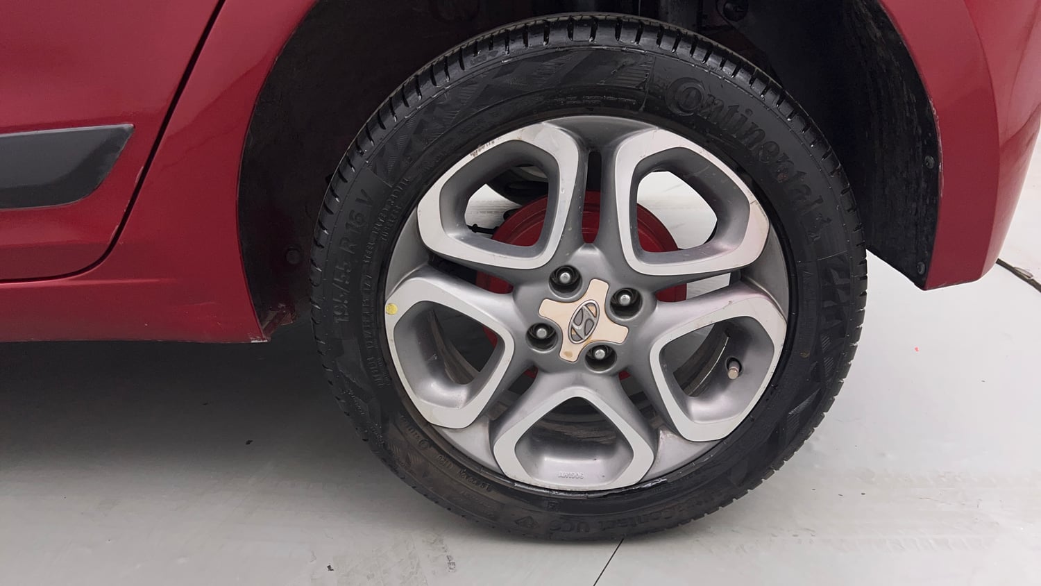 Used 2015 Hyundai Elite i20 Asta 1.4 CRDI Diesel Manual tyres LEFT REAR TYRE RIM VIEW
