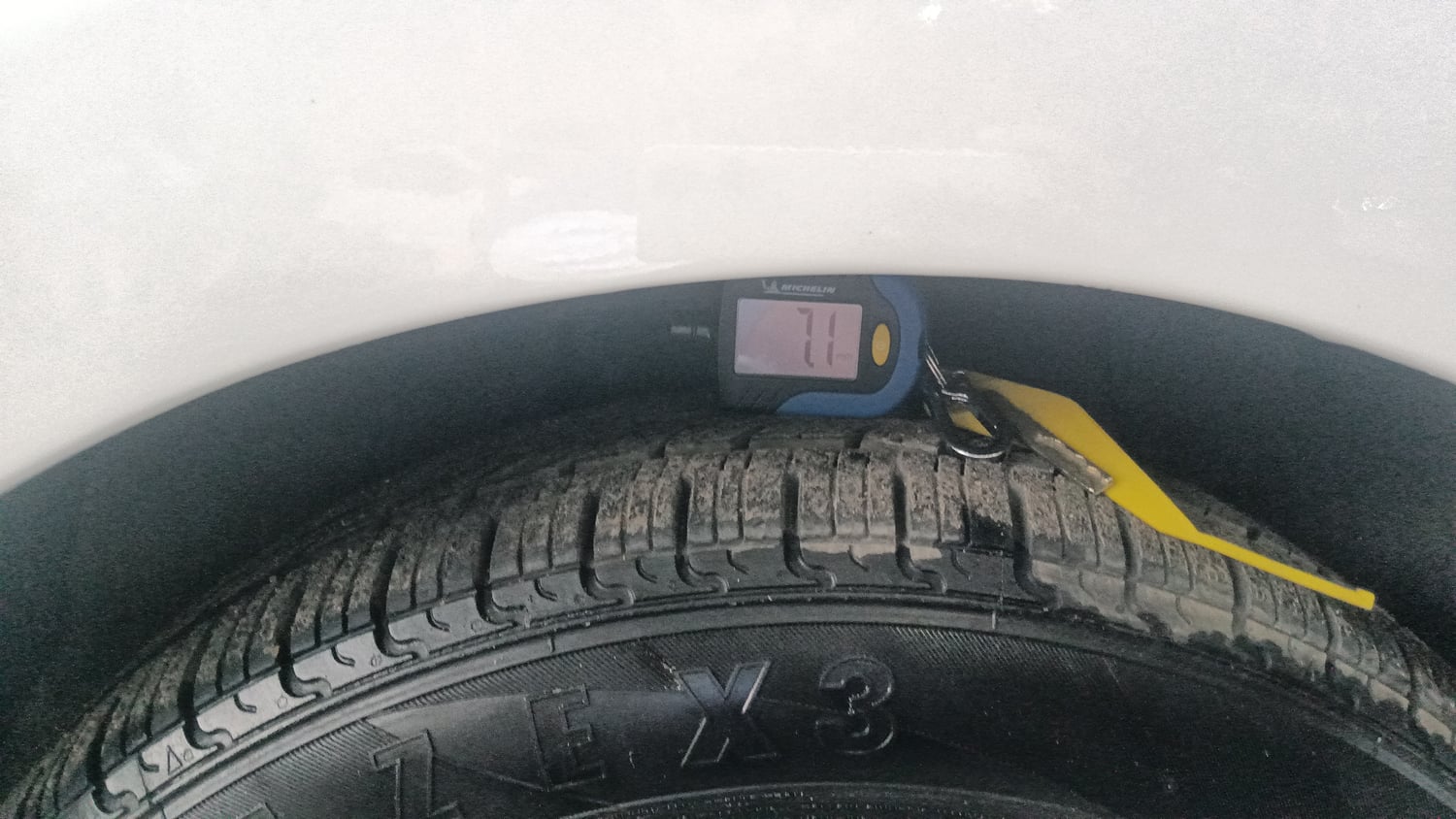 Used 2016 Hyundai Grand i10 Sportz 1.2 Kappa VTVT Petrol Manual tyres RIGHT FRONT TYRE TREAD VIEW