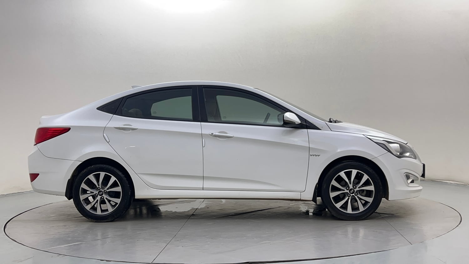 Used 2016 Hyundai Verna 1.6 VTVT SX Petrol Manual exterior RIGHT SIDE VIEW