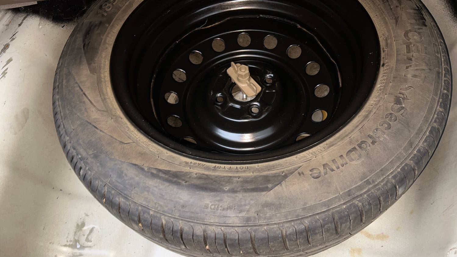 Used 2019 Hyundai Verna 1.4 VTVT EX Petrol+cng(outside fitted) Cng Manual tyres SPARE TYRE VIEW