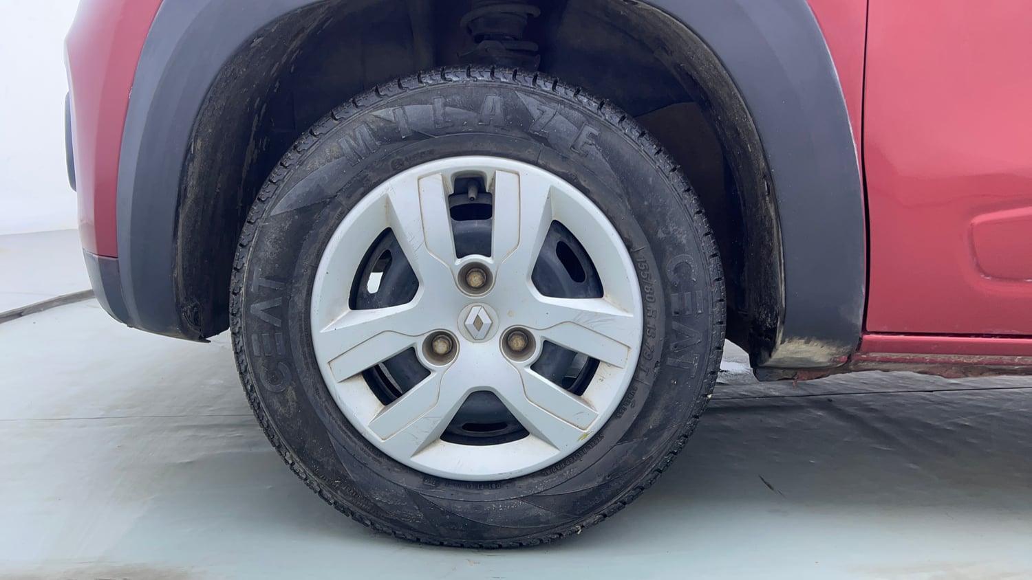 Used 2019 Renault Kwid RXT Opt Petrol Manual tyres LEFT FRONT TYRE RIM VIEW