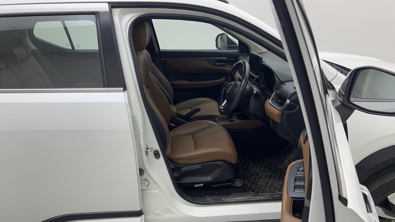 Used 2023 Honda Elevate ZX CVT Petrol Automatic interior RIGHT SIDE FRONT DOOR CABIN VIEW
