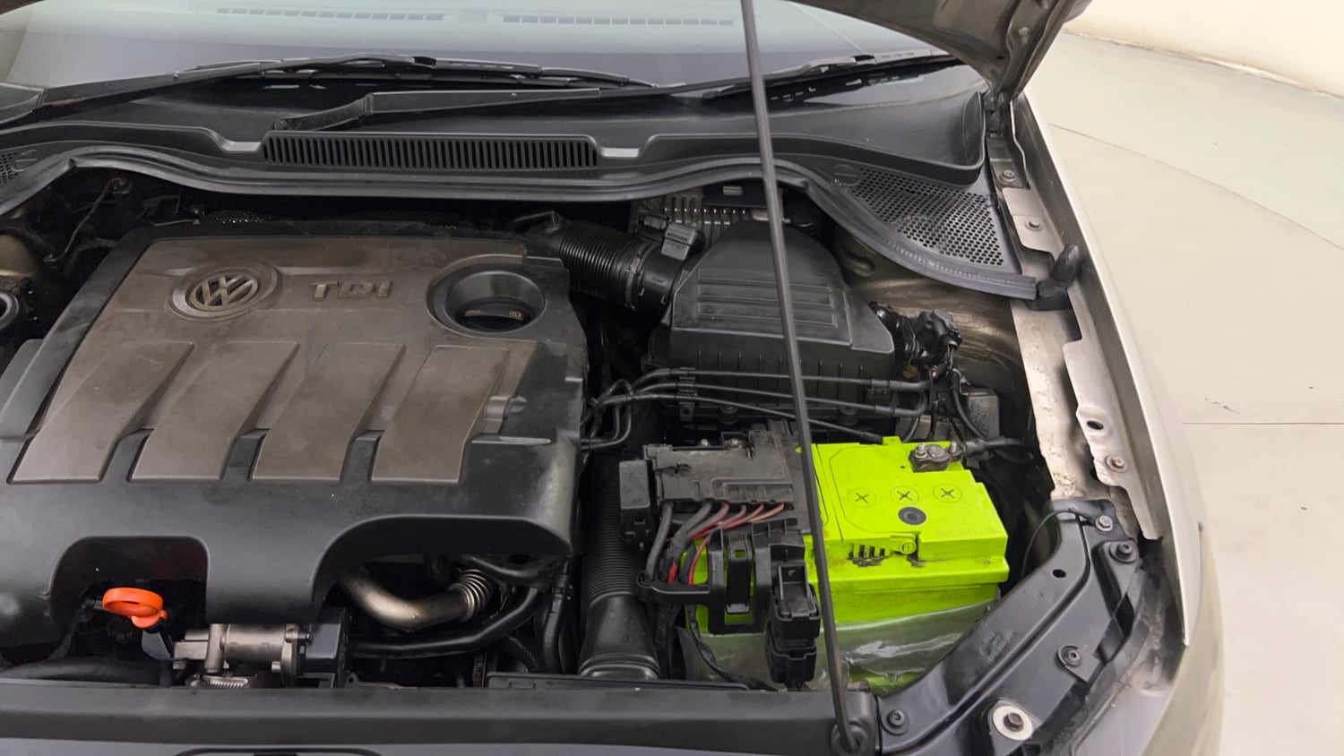 Used 2013 Volkswagen Vento Comfortline Diesel Diesel Manual engine ENGINE LEFT SIDE HINGE & APRON VIEW