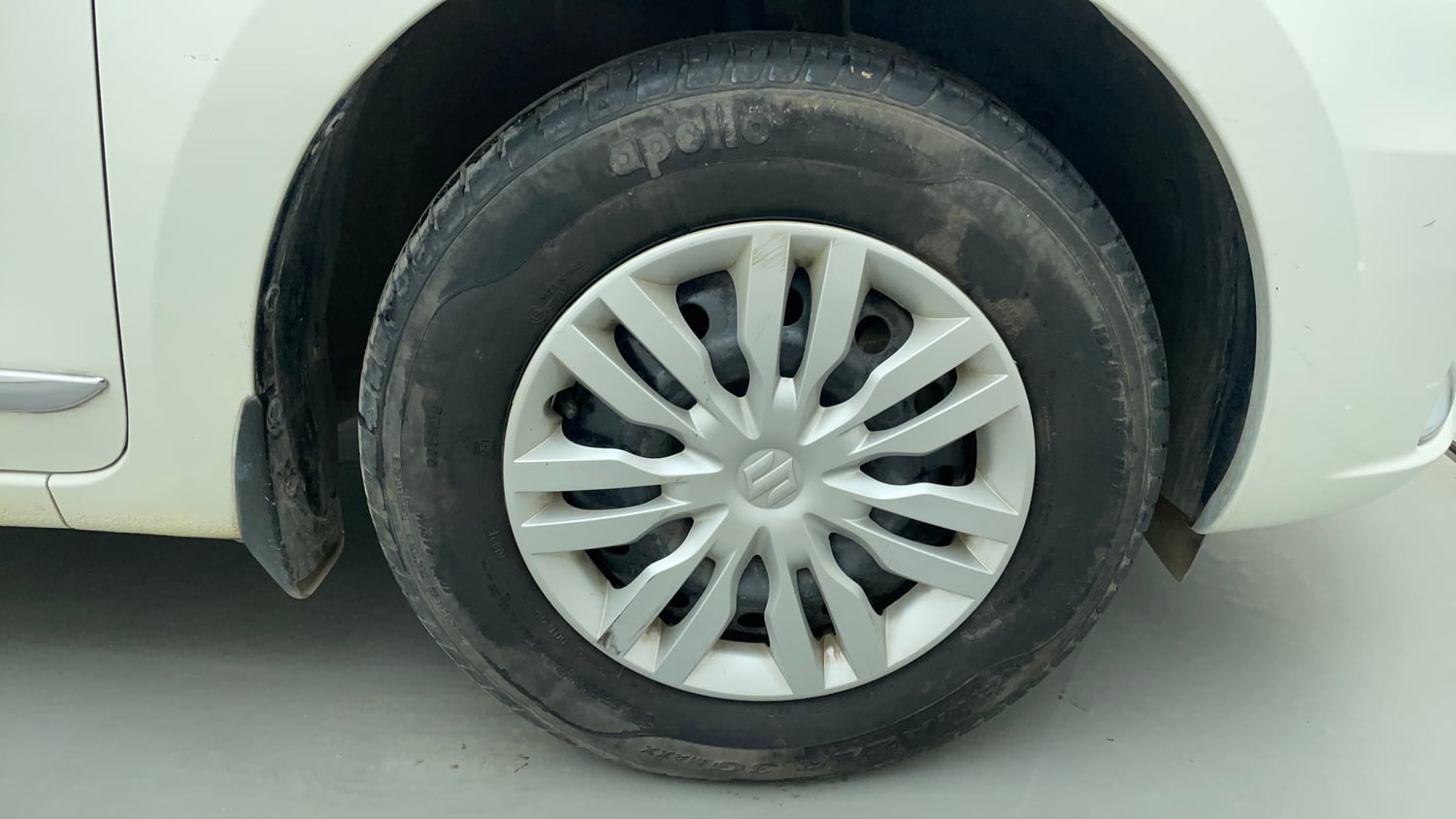 Used 2021 Maruti Suzuki Dzire VXi Petrol Manual tyres RIGHT FRONT TYRE RIM VIEW
