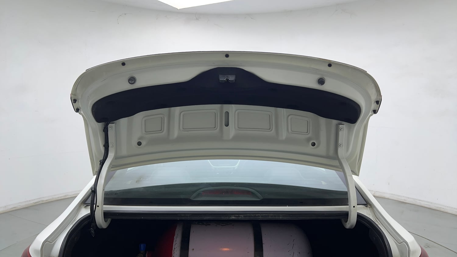 Used 2019 Hyundai Verna 1.4 VTVT EX Petrol+cng(outside fitted) Cng Manual interior DICKY DOOR OPEN VIEW