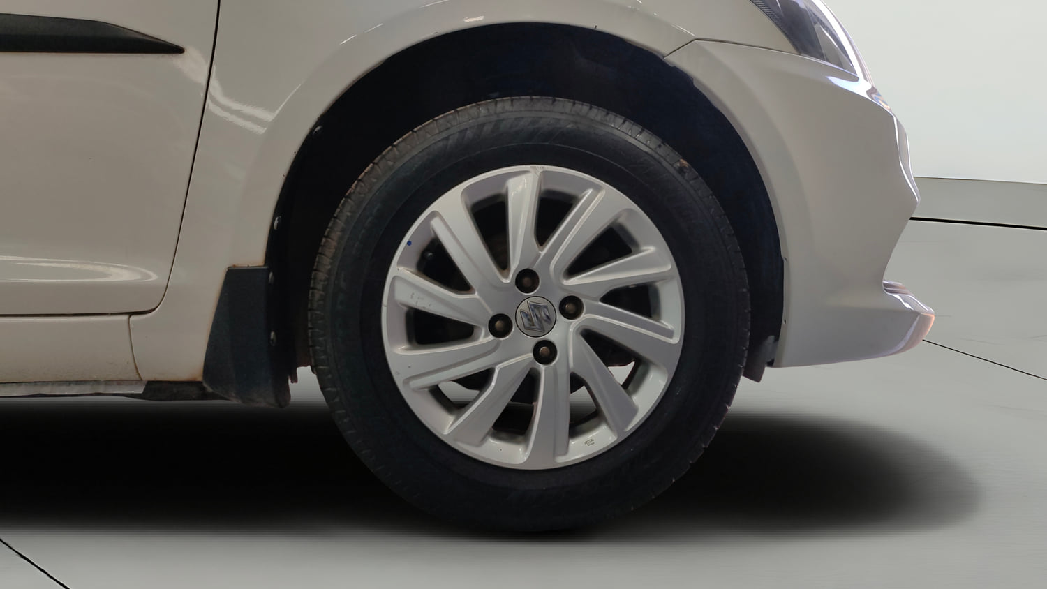 Used 2017 Maruti Suzuki Swift Dzire ZXI Petrol Manual tyres RIGHT FRONT TYRE RIM VIEW