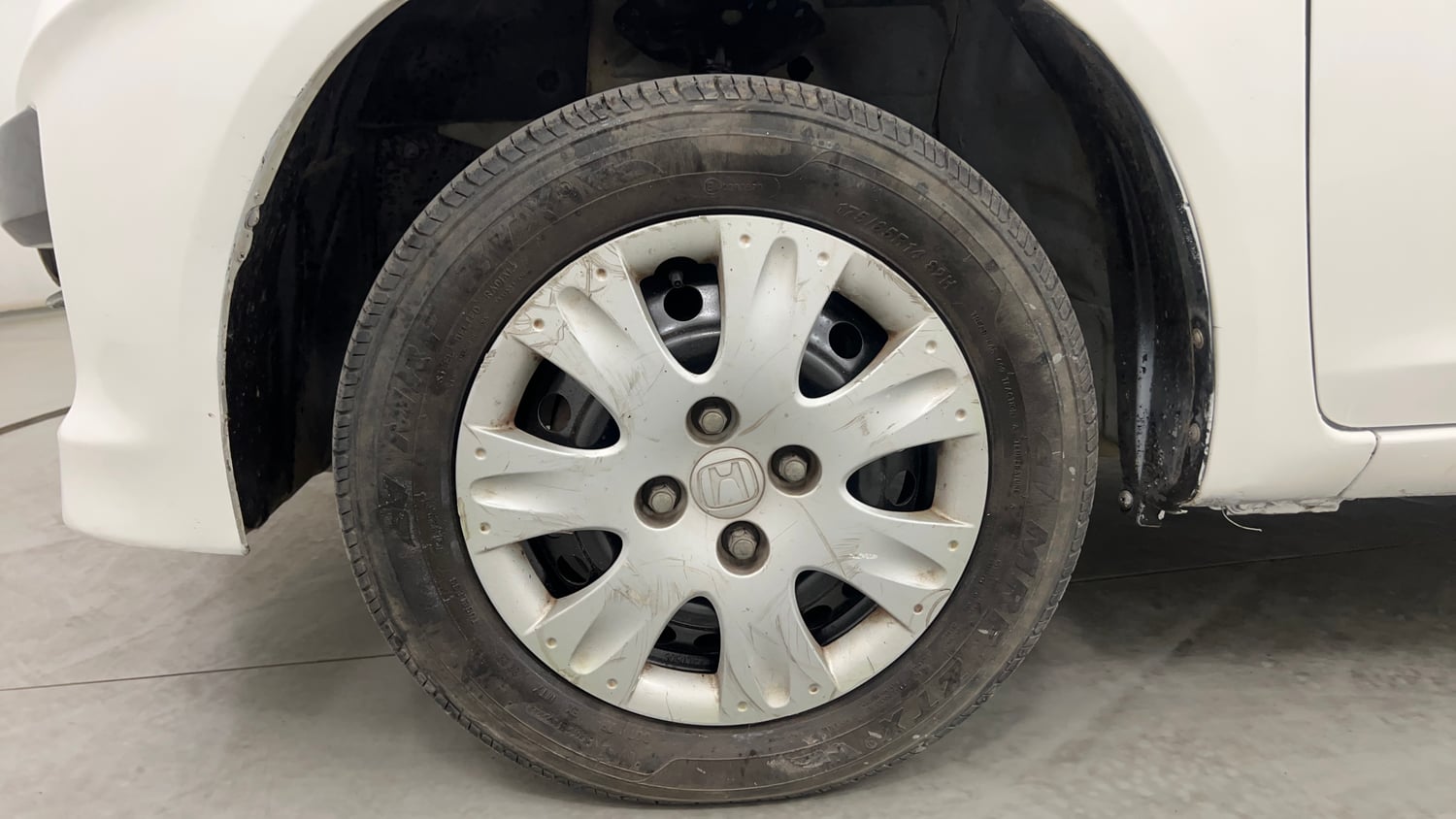 Used 2013 Honda Brio S MT Petrol Manual tyres LEFT FRONT TYRE RIM VIEW