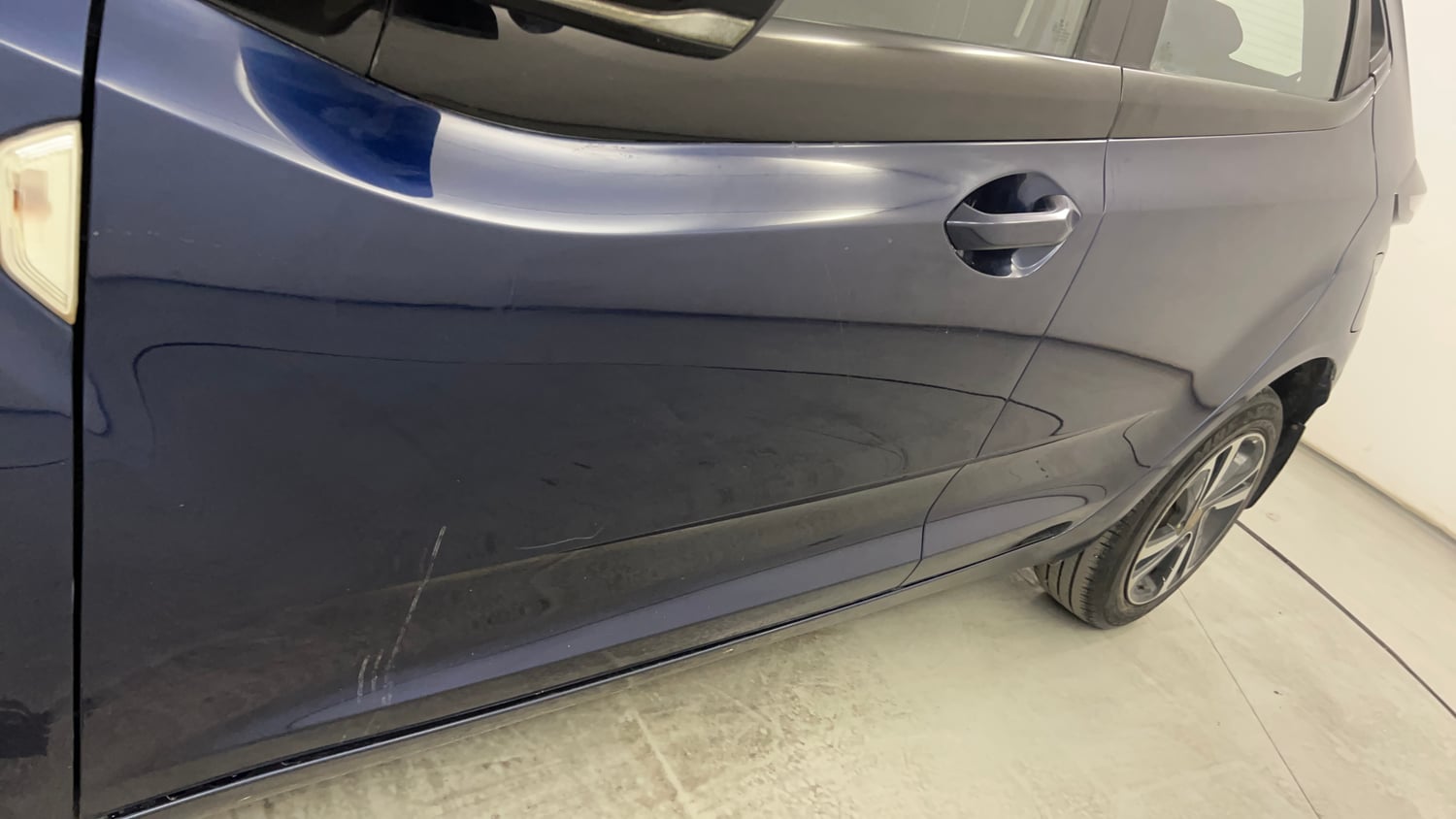 Used 2023 Tata Altroz XZA Petrol Petrol Automatic dents MINOR SCRATCH