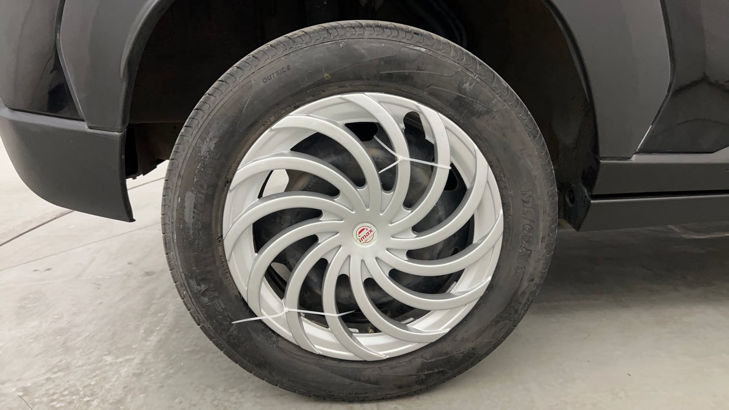 Used 2024 Nissan Magnite XE Petrol Manual tyres RIGHT REAR TYRE RIM VIEW