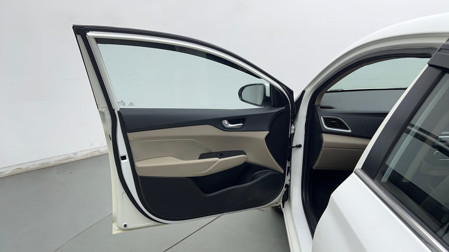 Used 2019 Hyundai Verna 1.4 VTVT EX Petrol+cng(outside fitted) Cng Manual interior LEFT FRONT DOOR OPEN VIEW