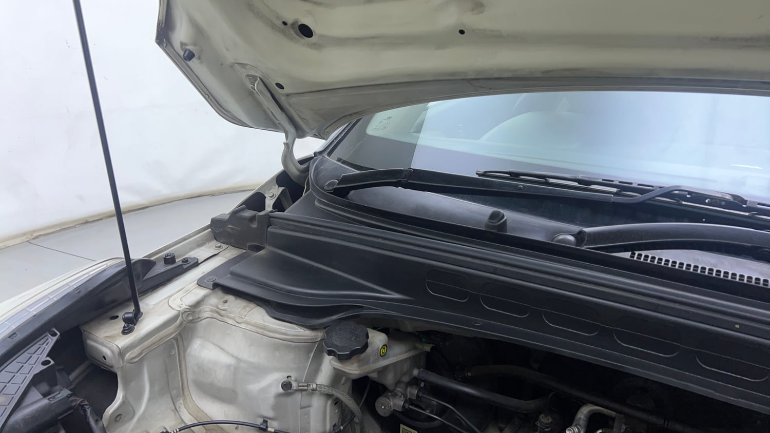 Used 2017 Hyundai Creta 1.6 SX Plus Petrol Petrol Manual engine ENGINE RIGHT SIDE HINGE & APRON VIEW