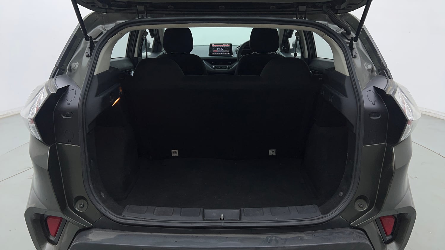 Used 2020 Tata Nexon XMA Petrol Automatic interior DICKY INSIDE VIEW