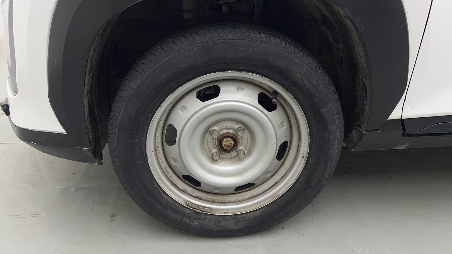 Used 2023 Nissan Magnite XE Petrol Manual tyres LEFT FRONT TYRE RIM VIEW