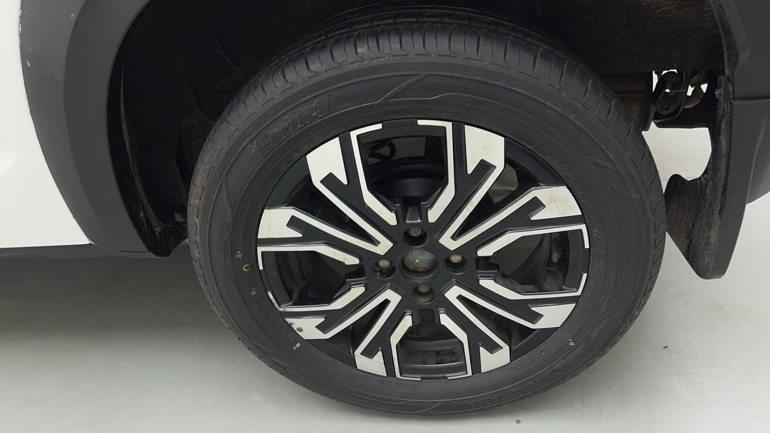 Used 2022 Renault Kiger RXT (O) Turbo CVT Petrol Automatic tyres LEFT REAR TYRE RIM VIEW