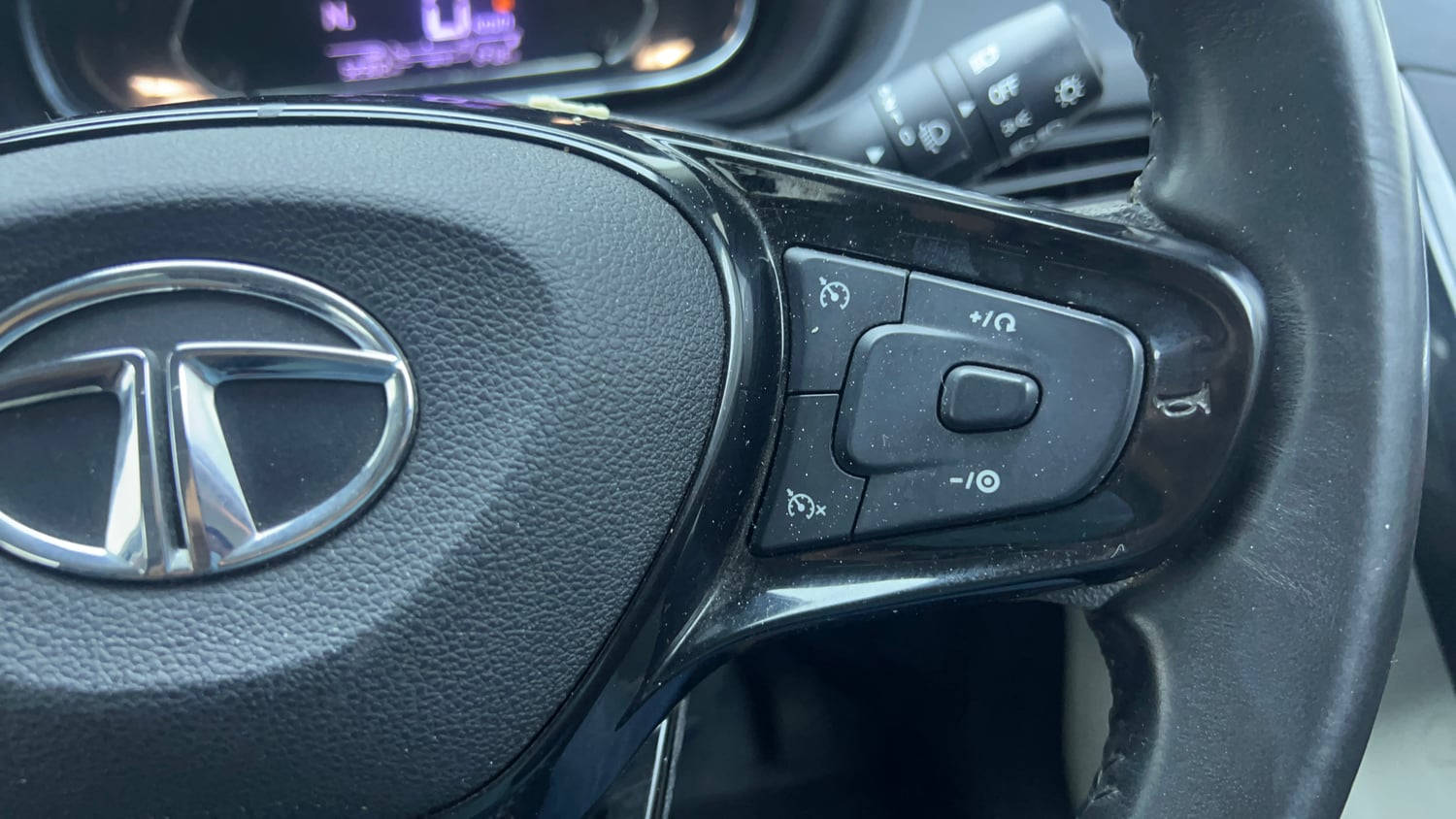 Used 2020 Tata Nexon XZA Plus (S) Petrol Automatic top_features Cruise control