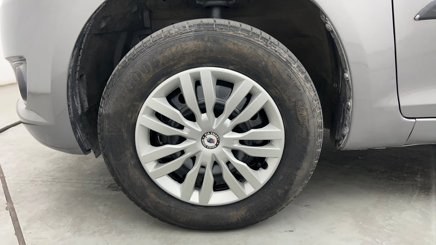 Used 2013 Maruti Suzuki Swift VXi Petrol Manual tyres LEFT FRONT TYRE RIM VIEW