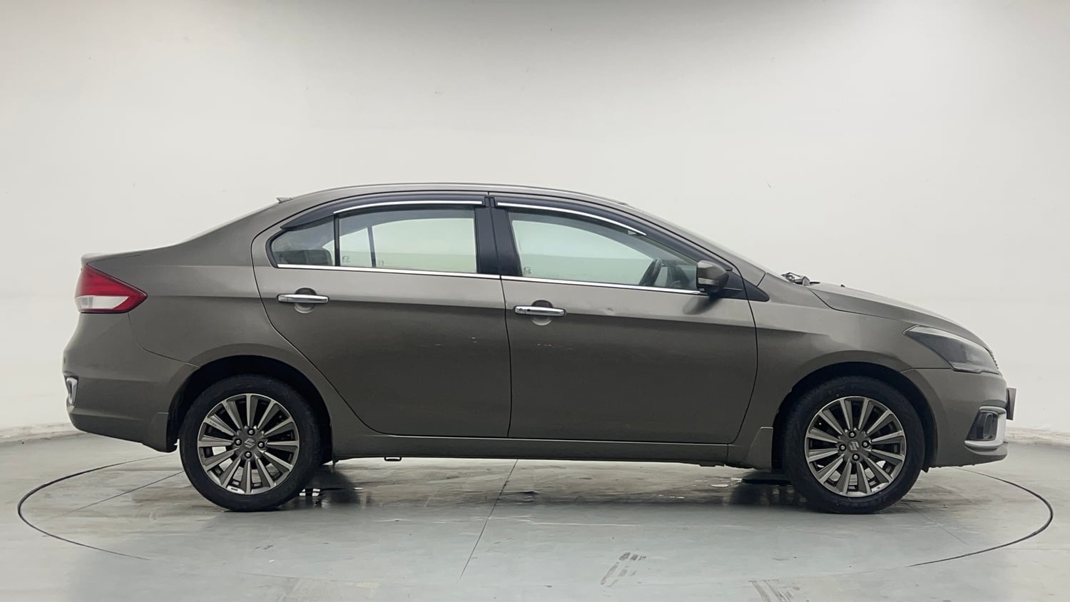 Used 2022 Maruti Suzuki Ciaz Alpha 1.5 Petrol Manual exterior RIGHT SIDE VIEW