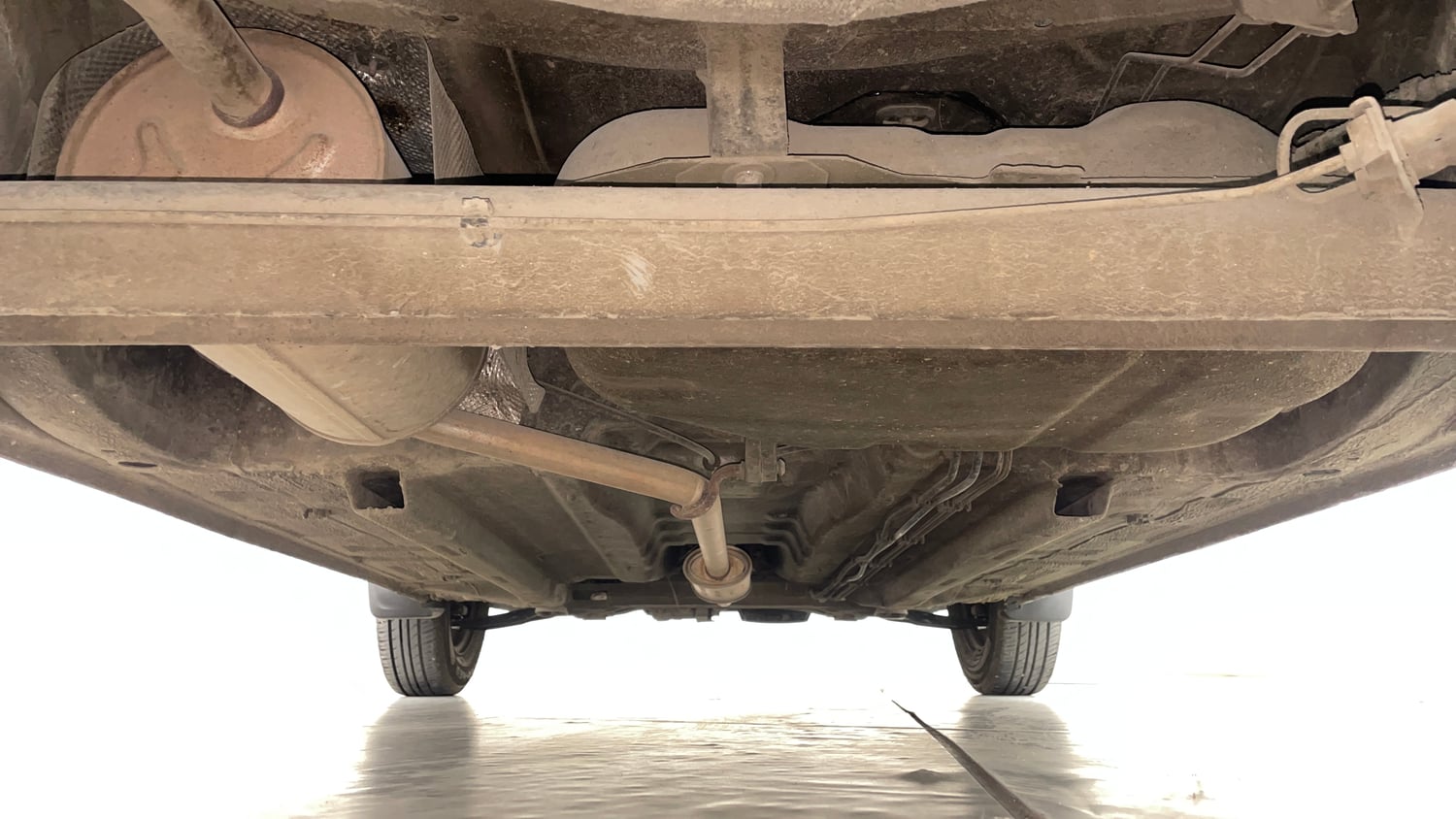 Used 2017 Renault Kwid RXT (O) 1.0 SCE Edition Petrol Manual extra REAR UNDERBODY VIEW (TAKEN FROM REAR)
