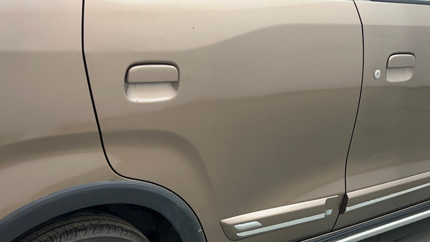 Used 2022 Maruti Suzuki Wagon R ZXI Plus 1.2 Petrol Manual dents MINOR SCRATCH