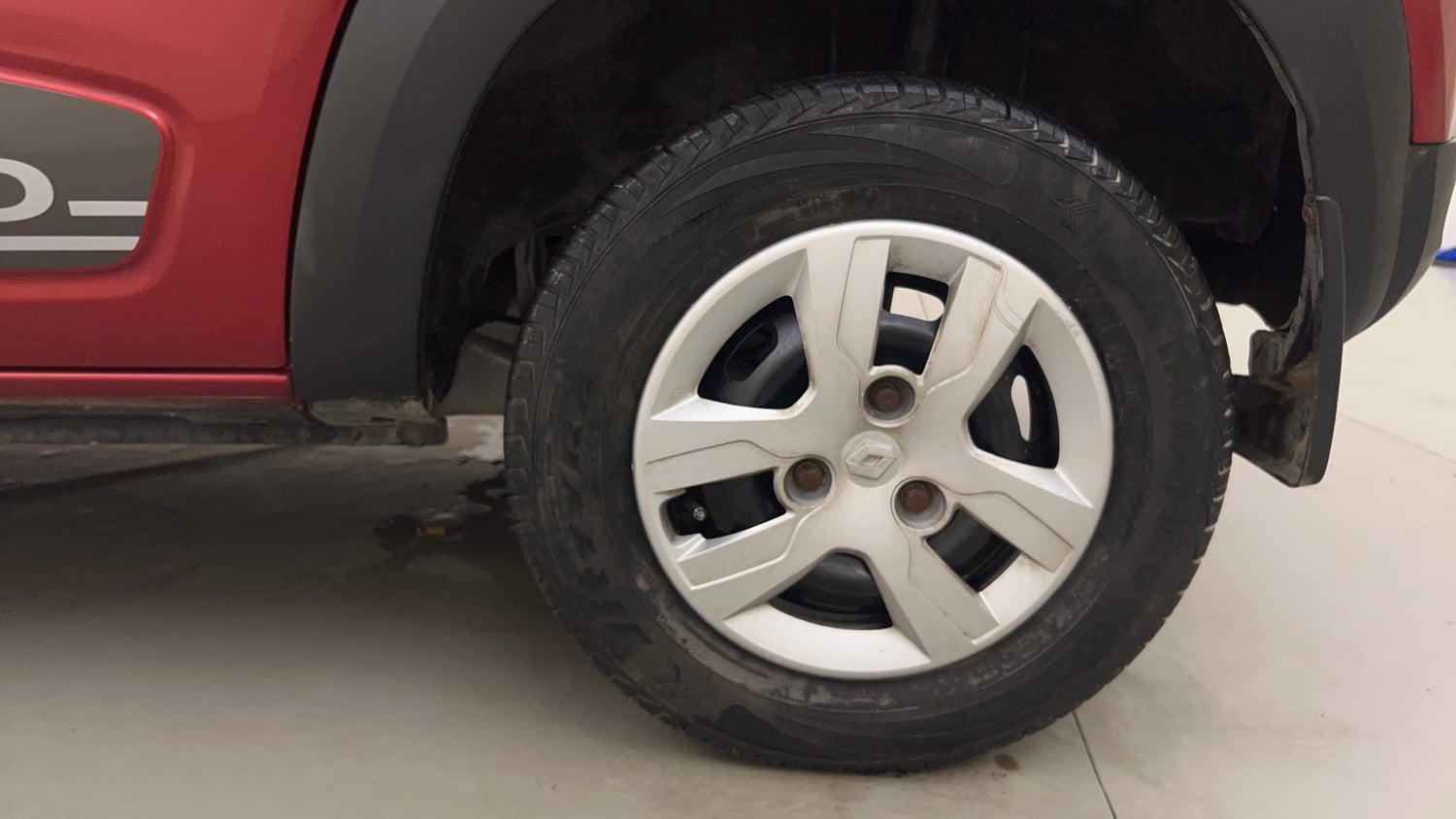 Used 2018 Renault Kwid 1.0 RXT Petrol Manual tyres LEFT REAR TYRE RIM VIEW