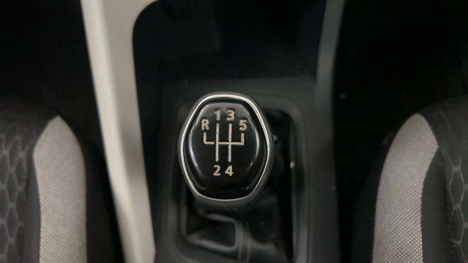 Used 2024 Nissan Magnite XE Petrol Manual interior GEAR  KNOB VIEW