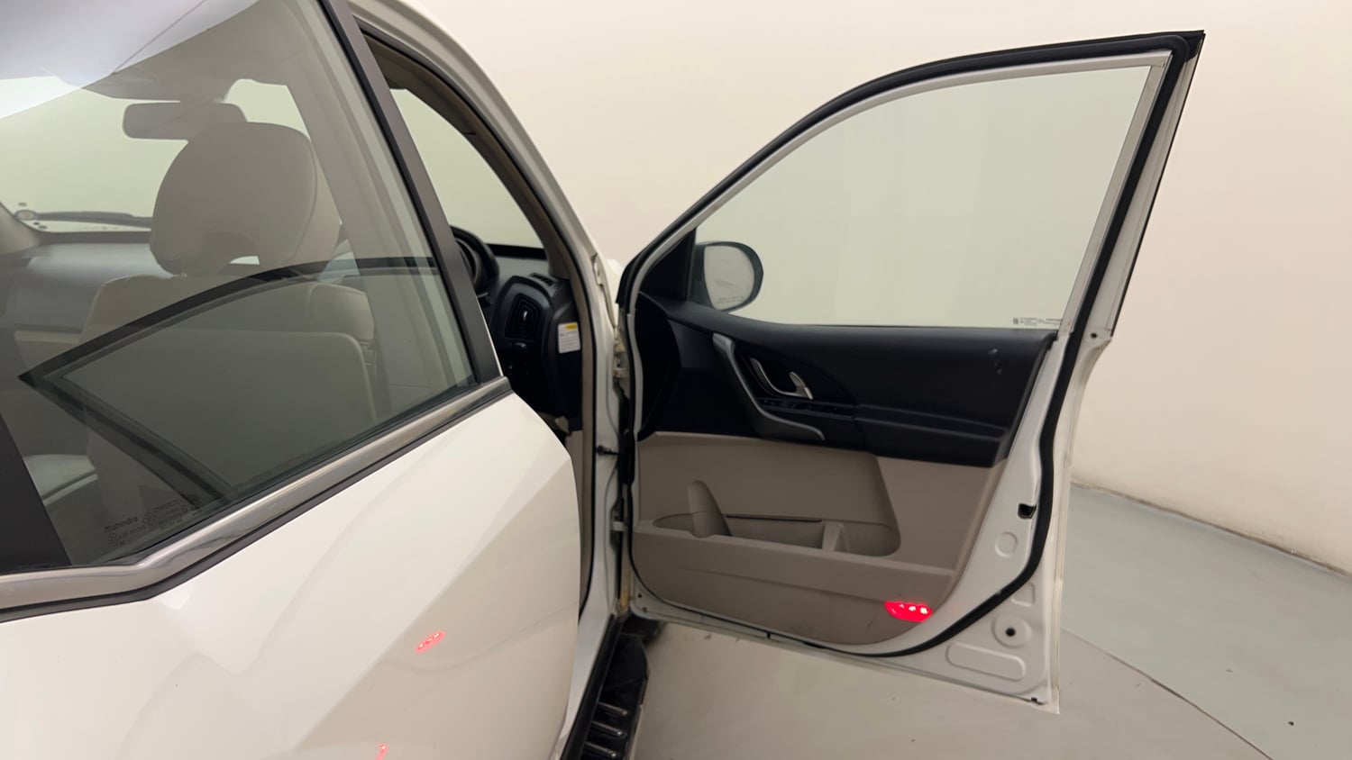 Used 2016 Mahindra XUV500 W10 AT Diesel Automatic interior RIGHT FRONT DOOR OPEN VIEW