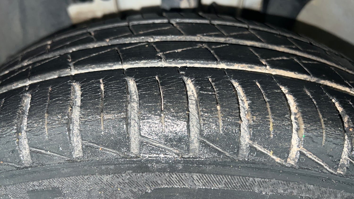 Used 2020 Renault Kwid 1.0 RXT Opt Petrol Manual tyres LEFT FRONT TYRE TREAD VIEW