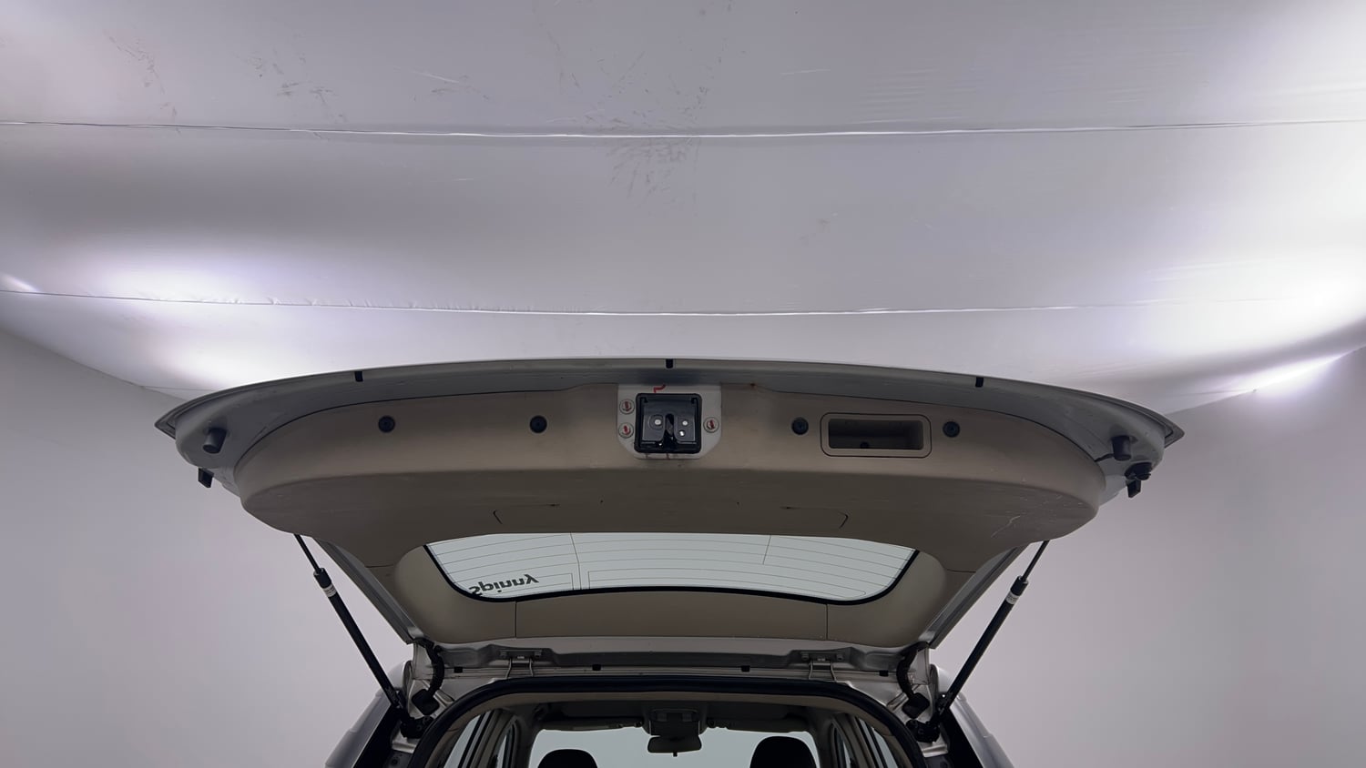 Used 2015 Mahindra XUV500 W6 Diesel Manual interior DICKY DOOR OPEN VIEW