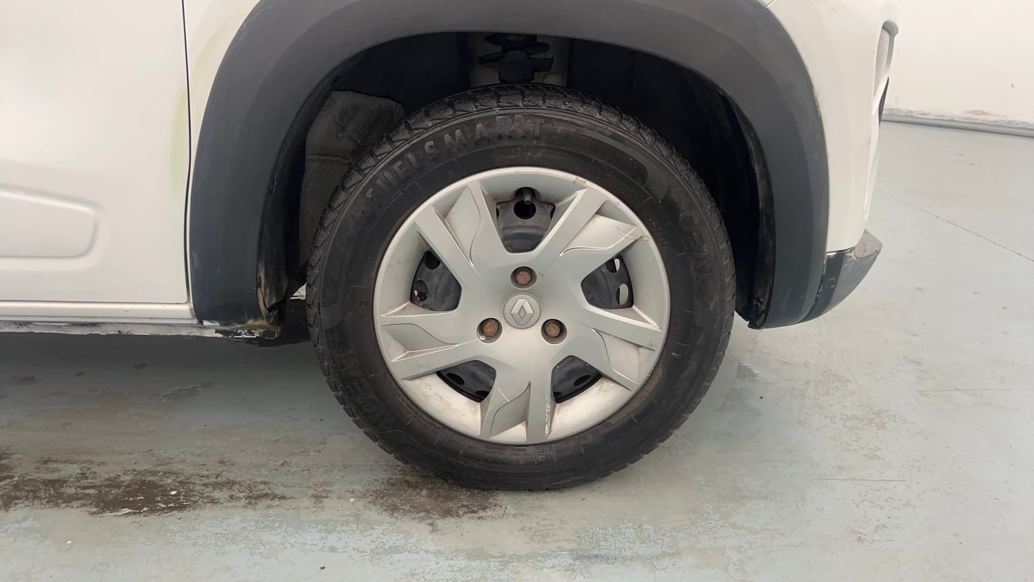 Used 2020 Renault Kwid 1.0 RXT Opt Petrol Manual tyres RIGHT FRONT TYRE RIM VIEW