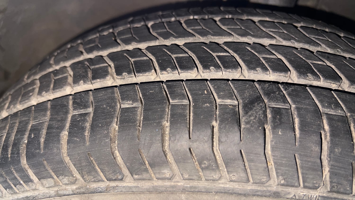 Used 2015 Hyundai Elite i20 Magna 1.2 Petrol Manual tyres RIGHT FRONT TYRE TREAD VIEW