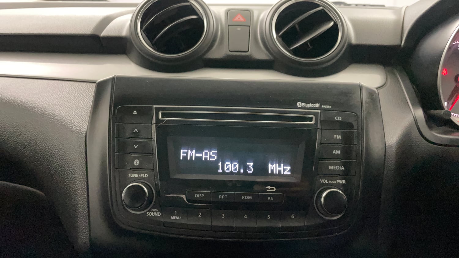 Used 2018 Maruti Suzuki Swift ZXi AMT Petrol Automatic top_features Integrated (in-dash) music system