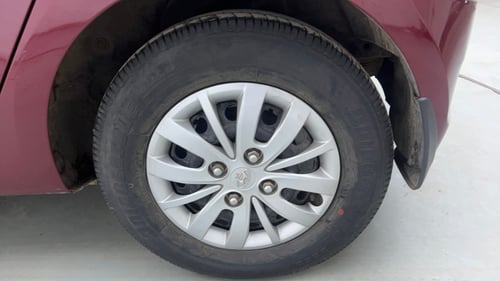 Used 2014 Hyundai i10 Sportz 1.1 iRDE2 Petrol Manual tyres LEFT REAR TYRE RIM VIEW