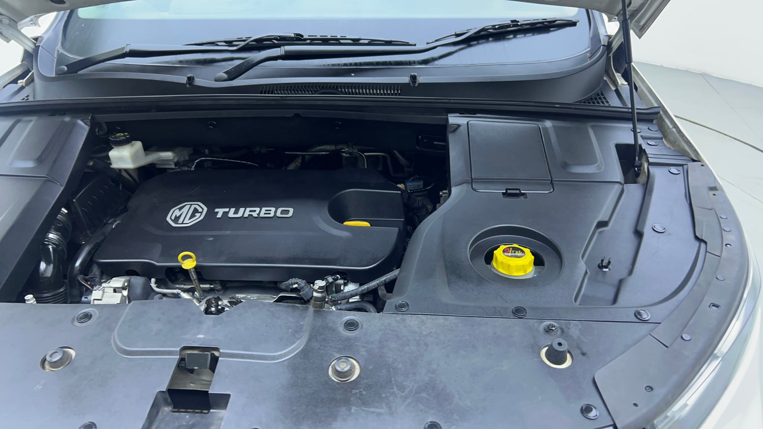 Used 2021 MG Motors Hector Plus Select 2.0 Diesel Turbo MT 7-STR Diesel Manual engine ENGINE LEFT SIDE VIEW