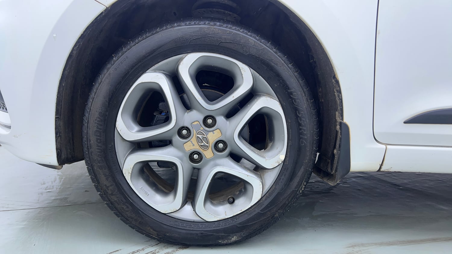 Used 2018 Hyundai Elite i20 Asta 1.2 (O) Petrol Manual tyres LEFT FRONT TYRE RIM VIEW
