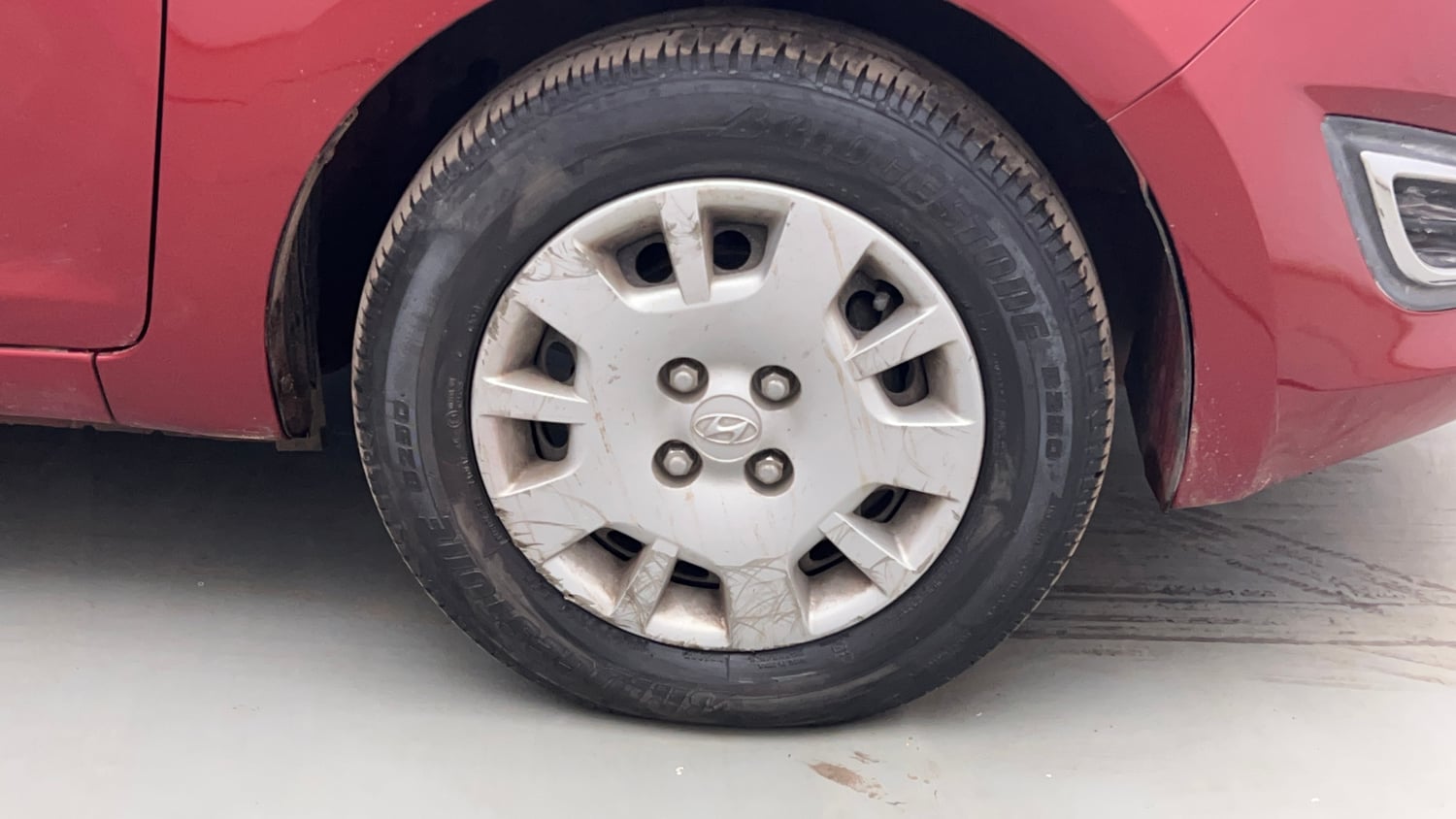 Used 2012 Hyundai i20 Magna (O) 1.2 Petrol Manual tyres RIGHT FRONT TYRE RIM VIEW