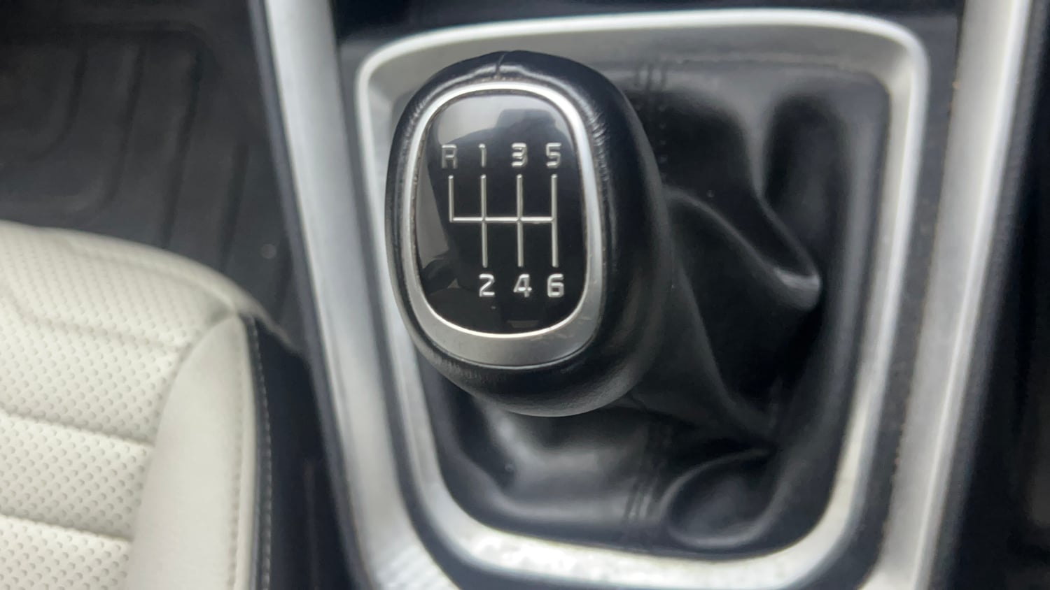 Used 2022 Kia Sonet HTX Plus 1.5 Diesel Manual interior GEAR  KNOB VIEW