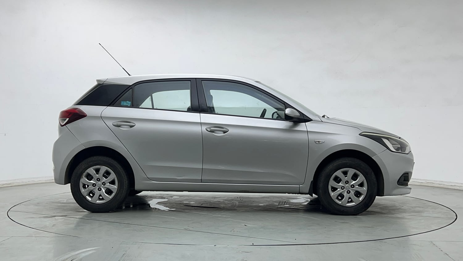 Used 2015 Hyundai Elite i20 Magna 1.2 Petrol Manual exterior RIGHT SIDE VIEW
