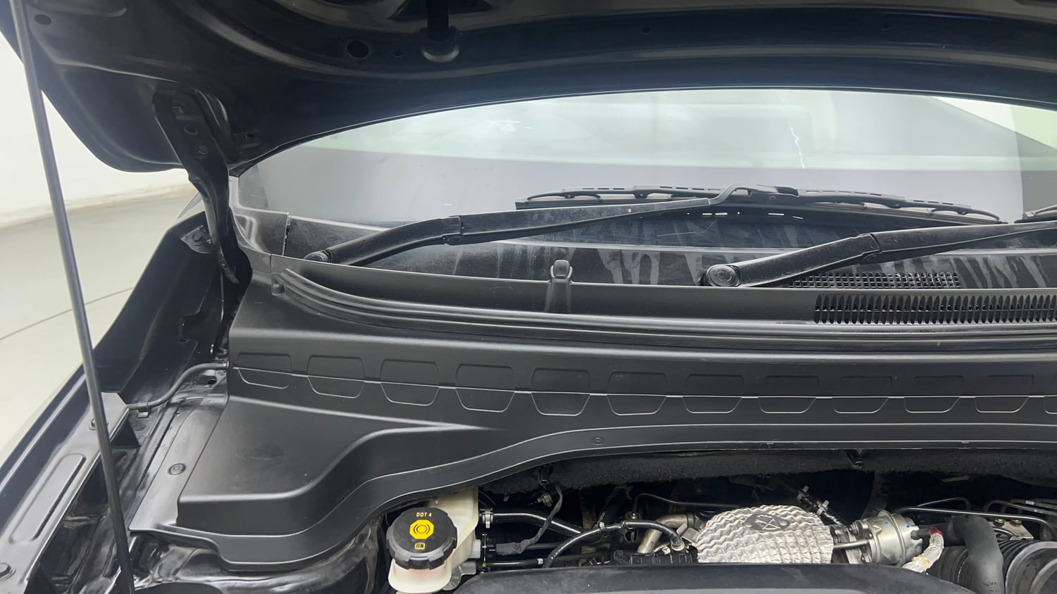 Used 2022 Kia Sonet HTX Plus 1.5 Diesel Manual engine ENGINE RIGHT SIDE HINGE & APRON VIEW