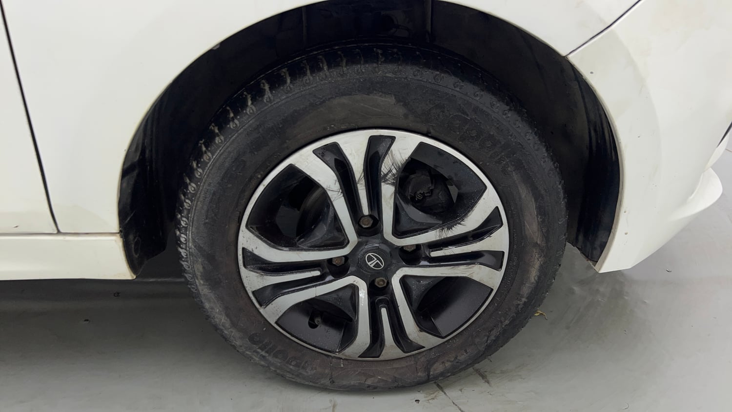 Used 2024 Tata Tiago XTA iCNG Cng Automatic tyres RIGHT FRONT TYRE RIM VIEW