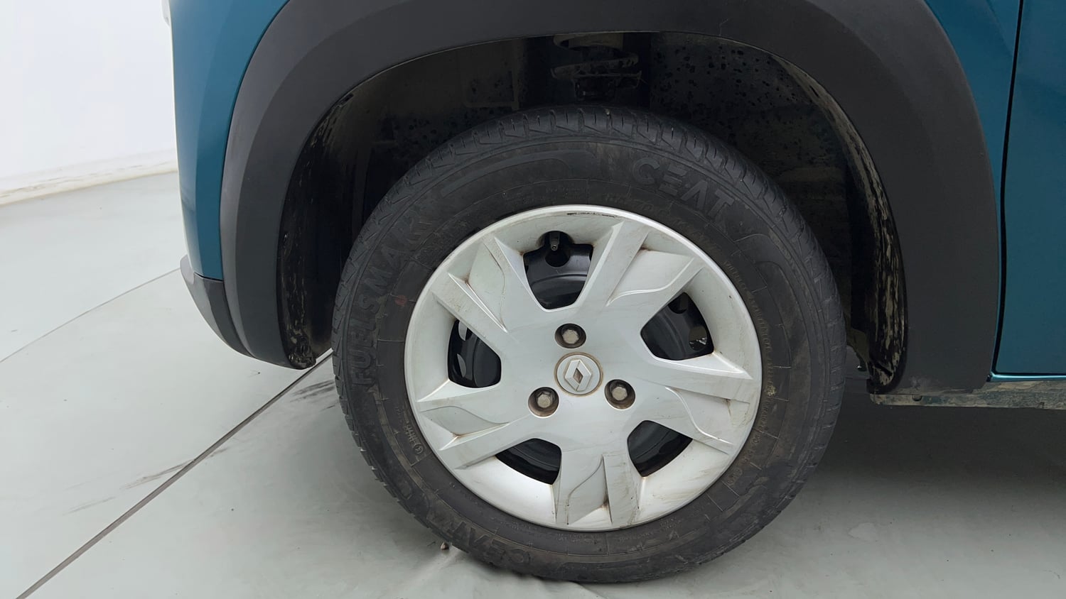 Used 2022 Renault Kwid RXT 1.0 AMT Petrol Automatic tyres LEFT FRONT TYRE RIM VIEW