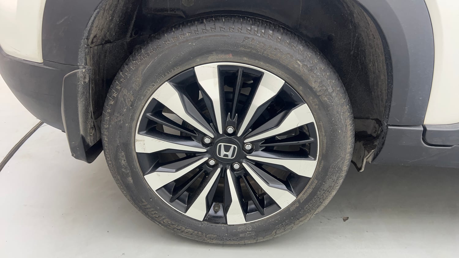 Used 2024 Honda Elevate ZX CVT Petrol Automatic tyres RIGHT REAR TYRE RIM VIEW