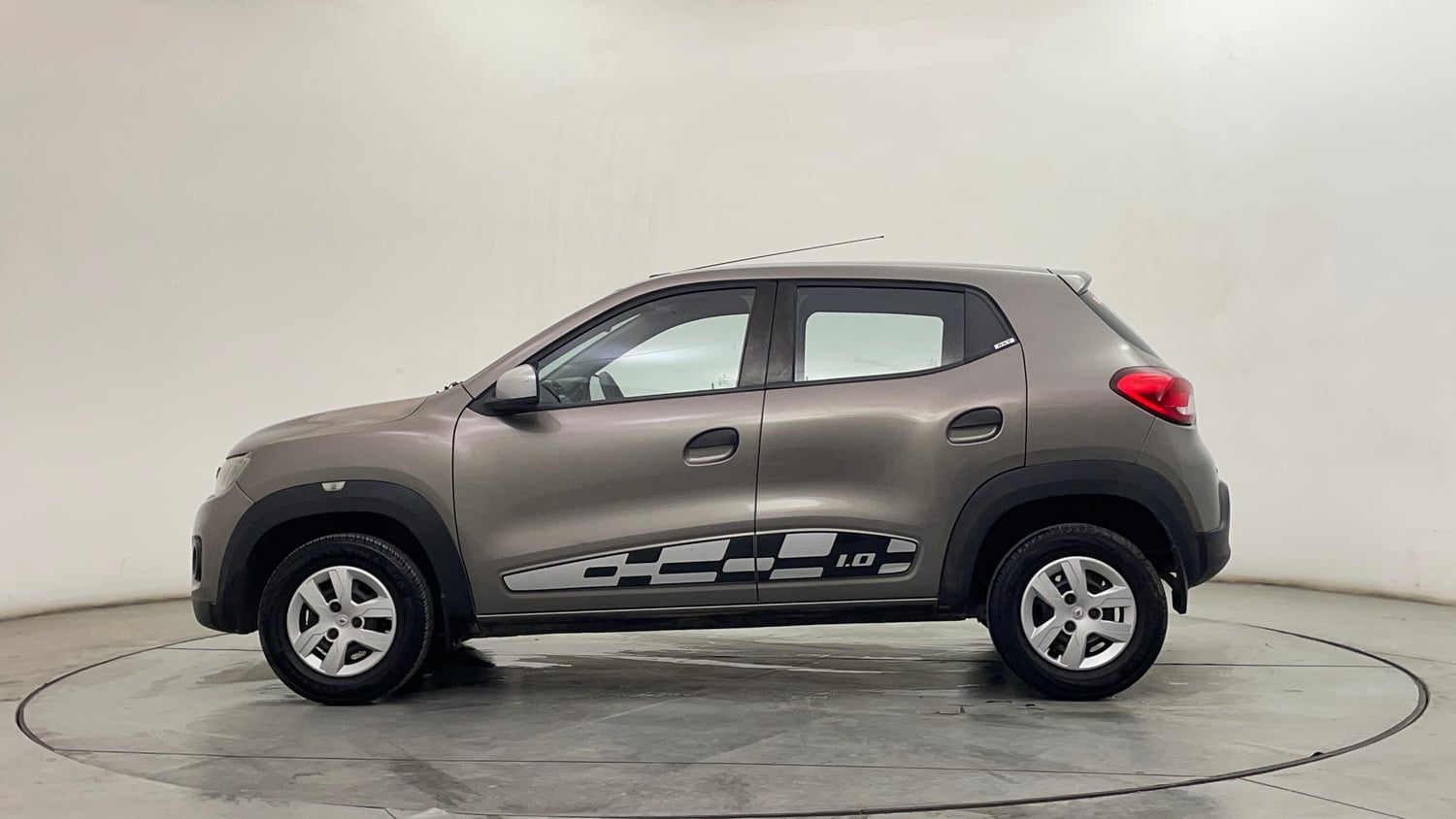 Used 2017 Renault Kwid RXT (O) 1.0 SCE Edition Petrol Manual exterior LEFT SIDE VIEW