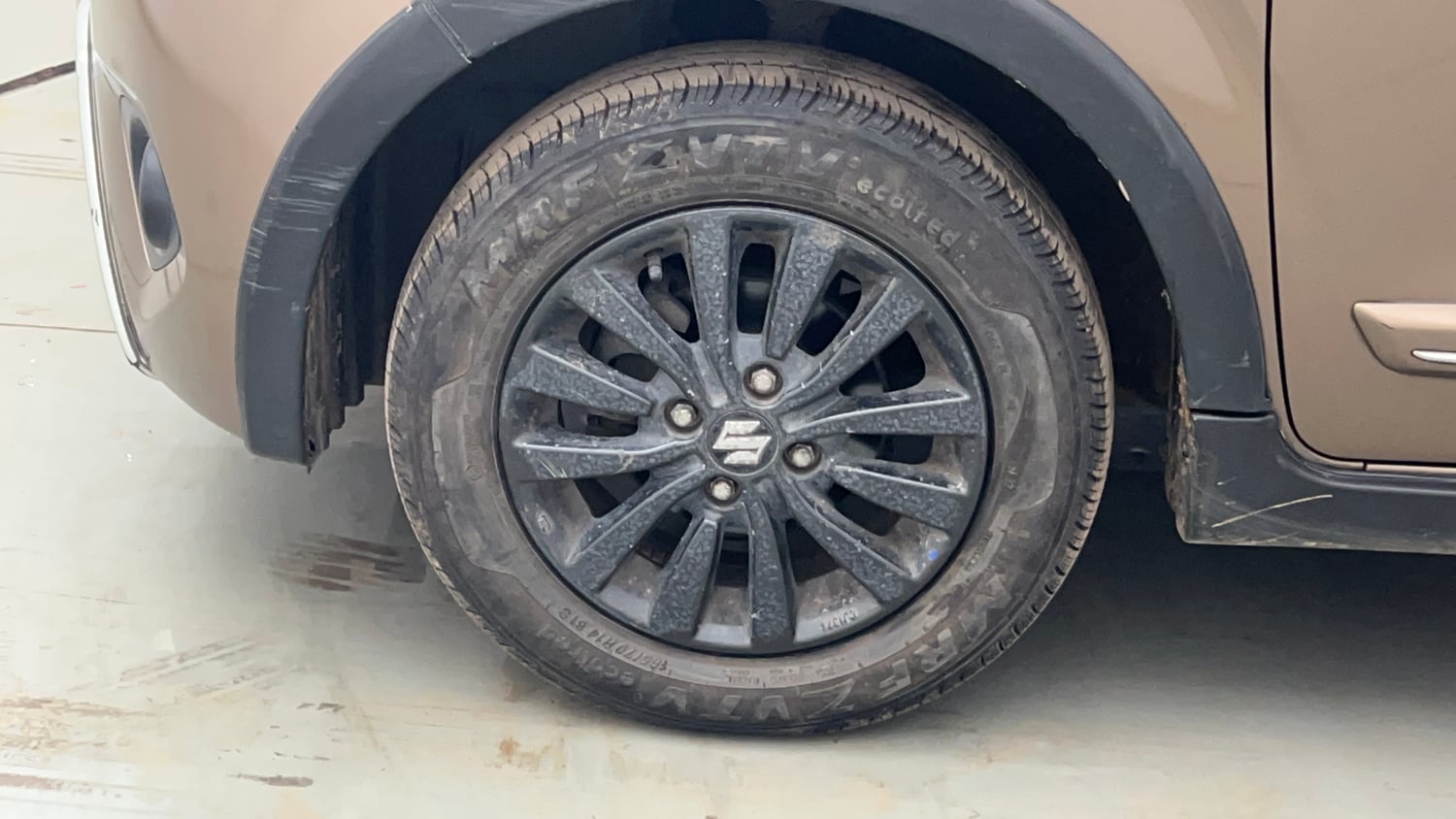 Used 2022 Maruti Suzuki Wagon R ZXI Plus 1.2 Petrol Manual tyres LEFT FRONT TYRE RIM VIEW