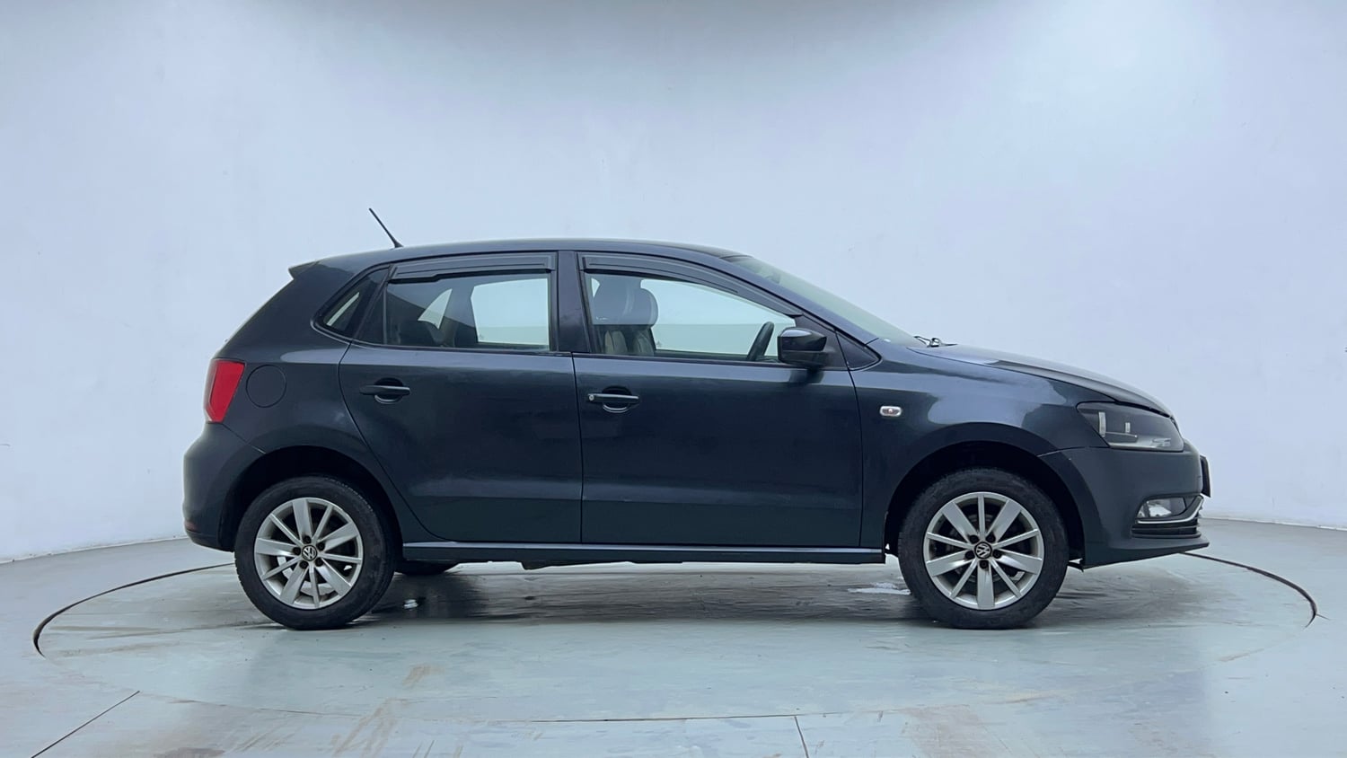 Used 2015 Volkswagen Polo Highline1.2L (P) Petrol Manual exterior RIGHT SIDE VIEW