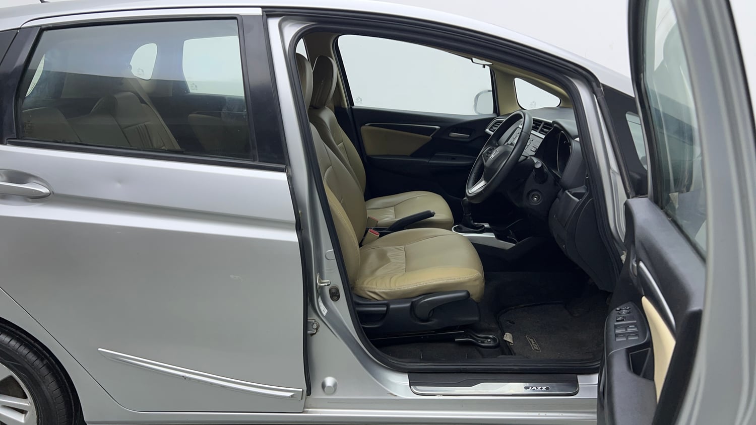 Used 2018 Honda Jazz V Petrol Petrol Manual interior RIGHT SIDE FRONT DOOR CABIN VIEW