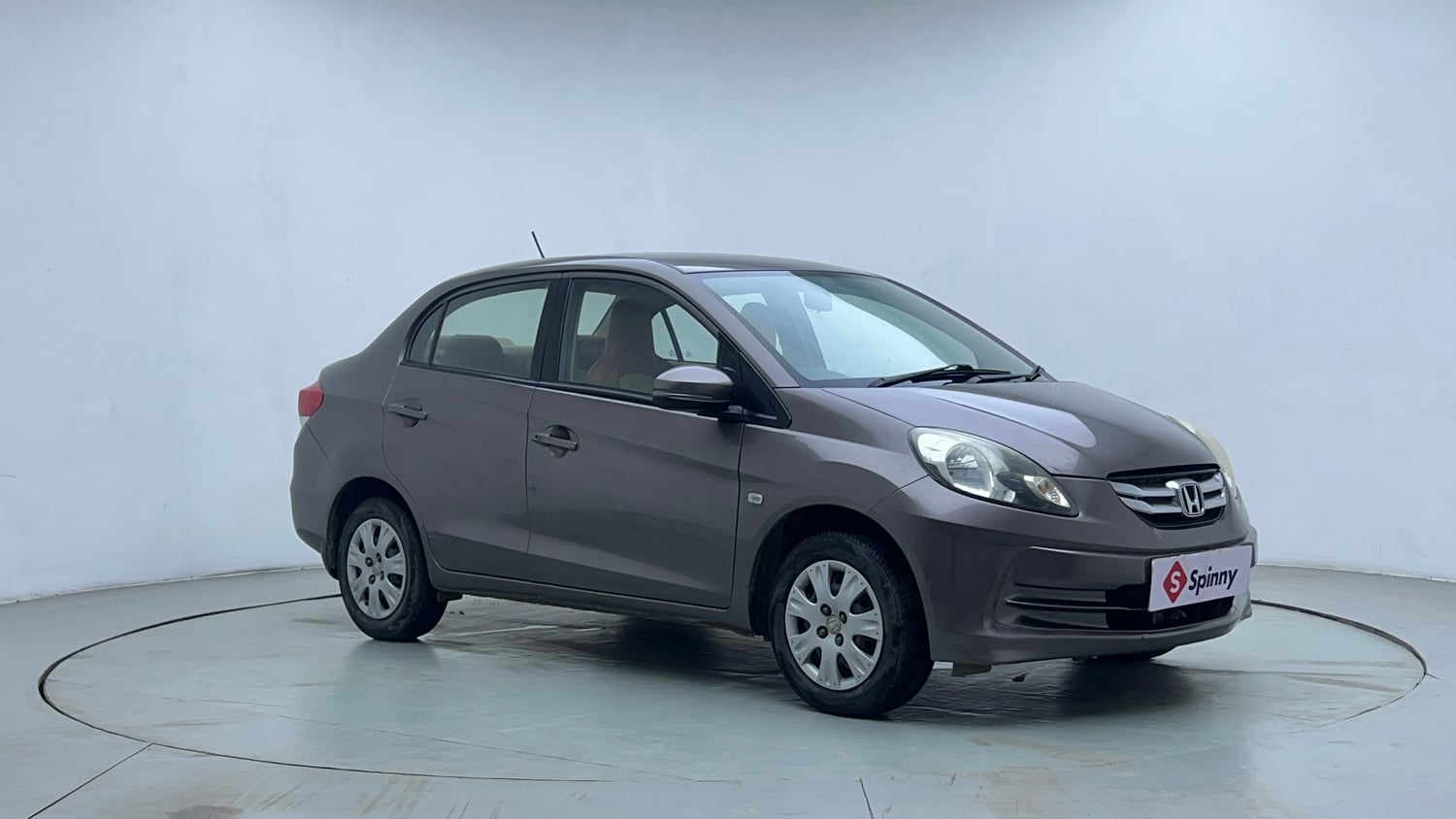 Used 2015 Honda Amaze 1.2 S i-VTEC Petrol Manual exterior RIGHT FRONT CORNER VIEW